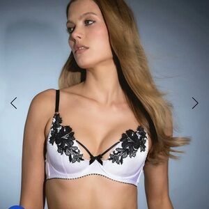 Agent Provocateur 
Penelopi Plunge Underwired Bra 36c